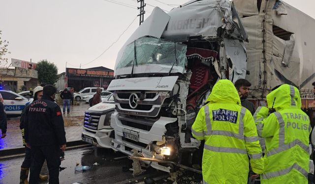 Gaziantep'te 3 aracın karıştığı zincirleme kaza: 2 yaralı