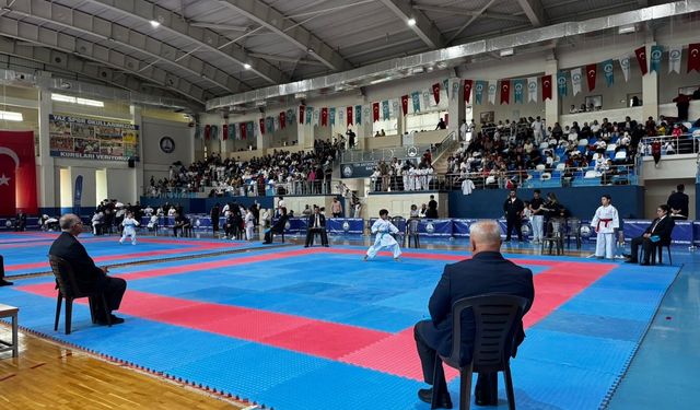 Şahinbey'de 600 karateci madalya için tatamiye çıktı
