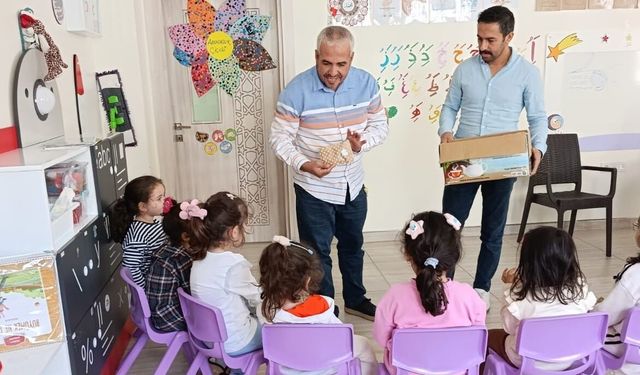 Gaziantep'te çocuklar için etkinlik yapılarak hediye dağıtıldı