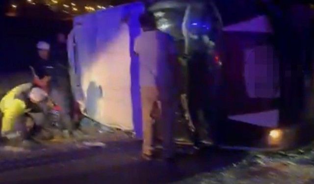 Gaziantep'te tarım işçilerini taşıyan minibüs otomobille çarpıştı