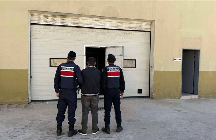 Kesinleşmiş 17 yıl cezayla aranan şahsı jandarma yakaladı