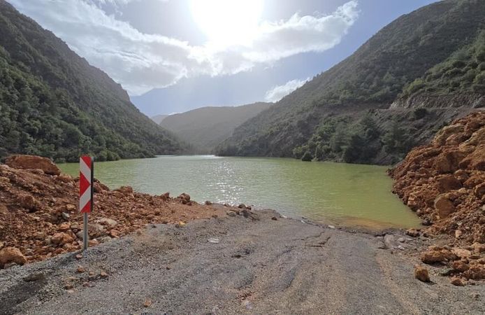 Serinlemek için dereye giren çocuk boğuldu