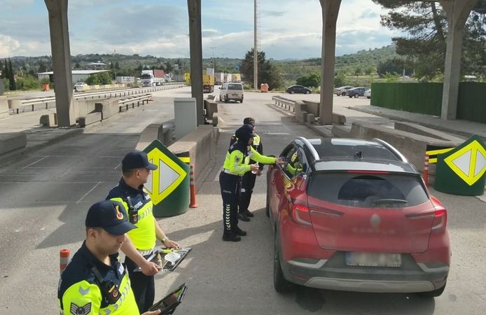 Jandarmadan otoyolda bayram denetimi