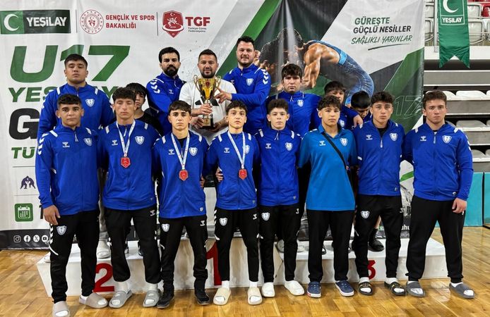 ŞAHİNBEYLİ GÜREŞÇİLERDEN TÜRKİYE KUPASI’NDA BÜYÜK BAŞARI