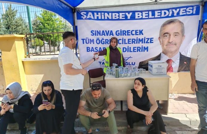 Şahinbey zabıta ekipleri LGS'de öğrencilerin yanında oldu