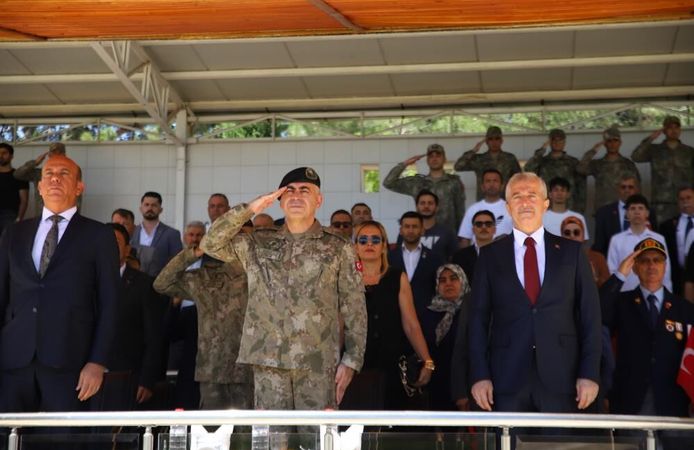 Gaziantep'te Türk Kara Kuvvetlerinin 2235'inci kuruluş yıl dönümü törenle kutlandı