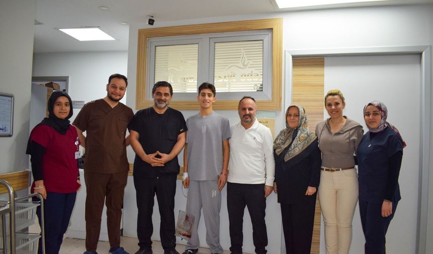 Genç futbolcuya hayat kurtaran müdahale