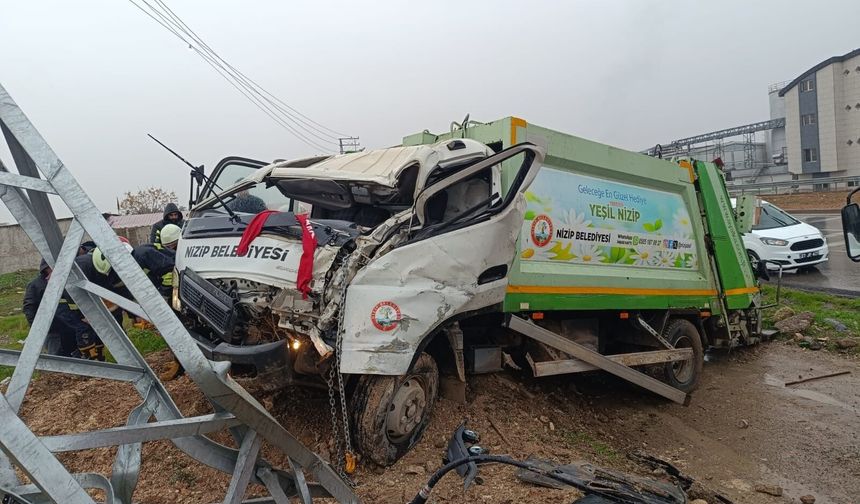 Nizip Belediyesi'ne ait araç kaza yaptı: 1 yaralı
