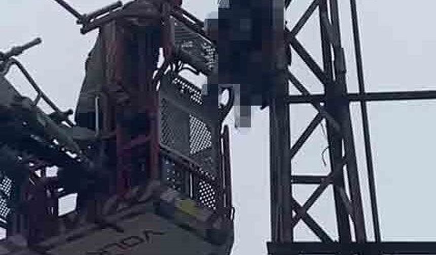 Hırsızlık için çıktığı elektrik direği sonu oldu