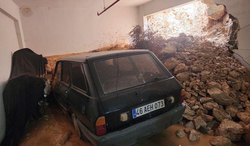 Gaziantep'te yağmur duvarı yıktı