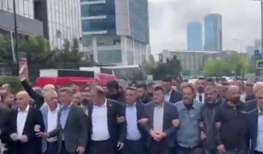 CHP Genel Merkezi’nde Gergin Anlar