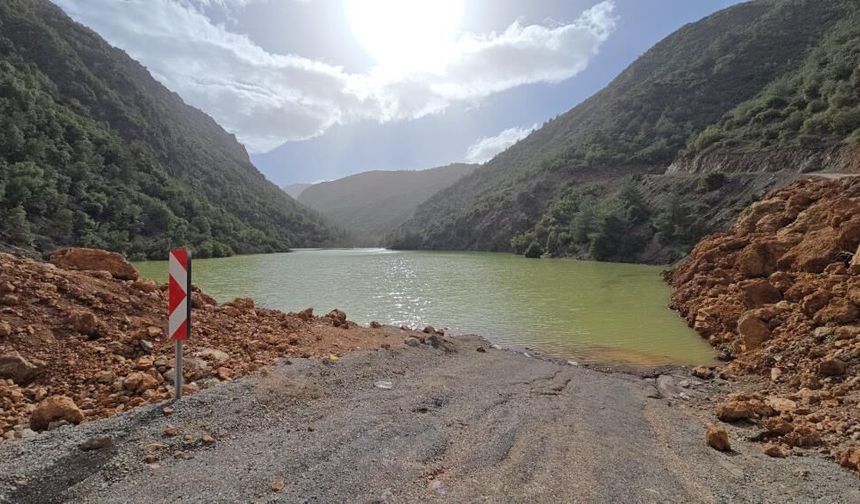 Serinlemek için dereye giren çocuk boğuldu