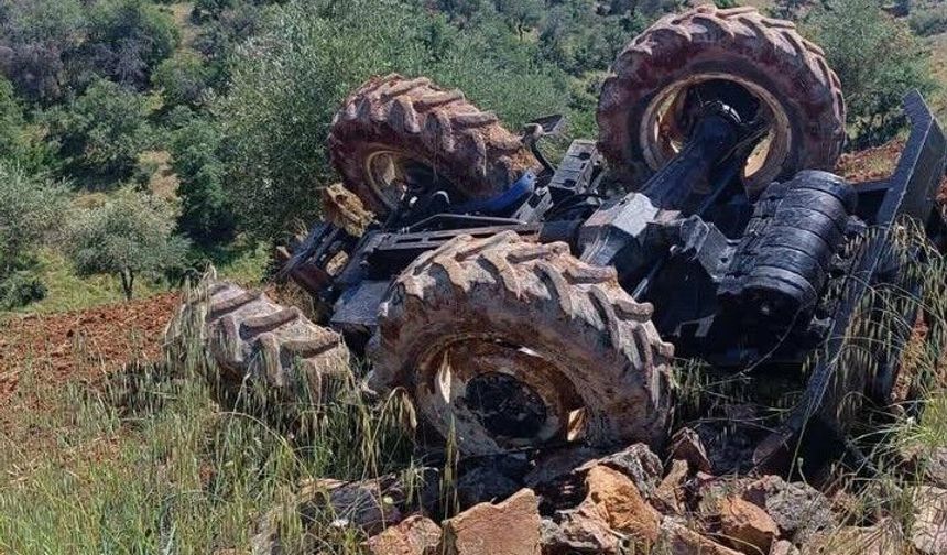 Gaziantep'te devrilen traktörün sürücüsü hayatını kaybetti