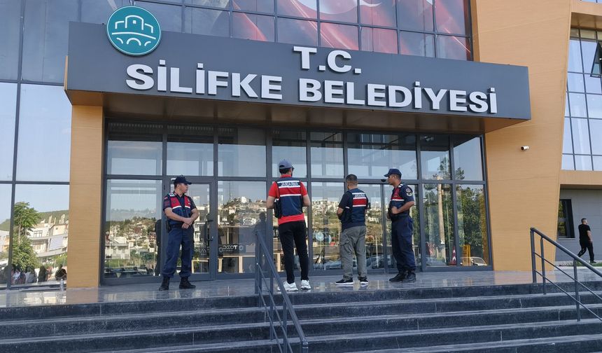 Mersin'in Silifke Belediyesi'ne operasyon