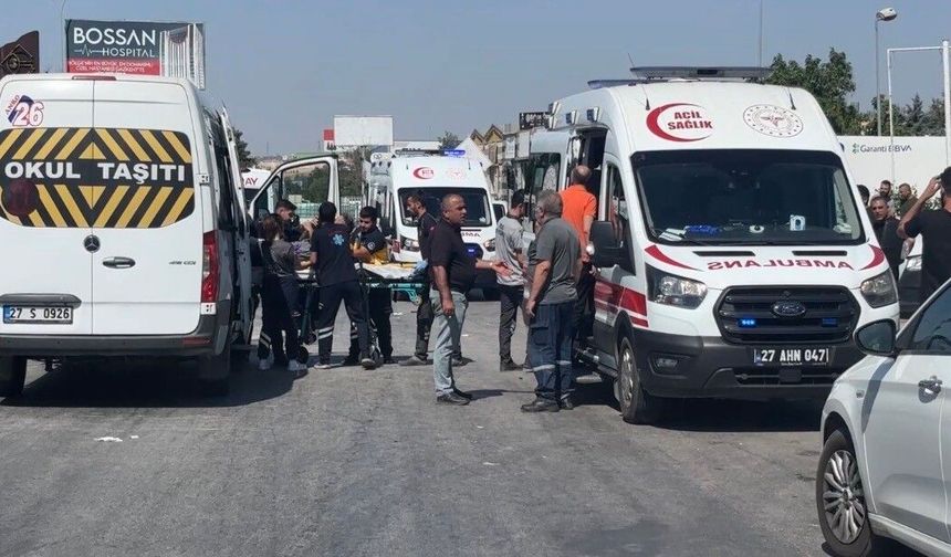 Gaziantep'te işçi servisi tıra arkadan çarptı: 11 yaralı