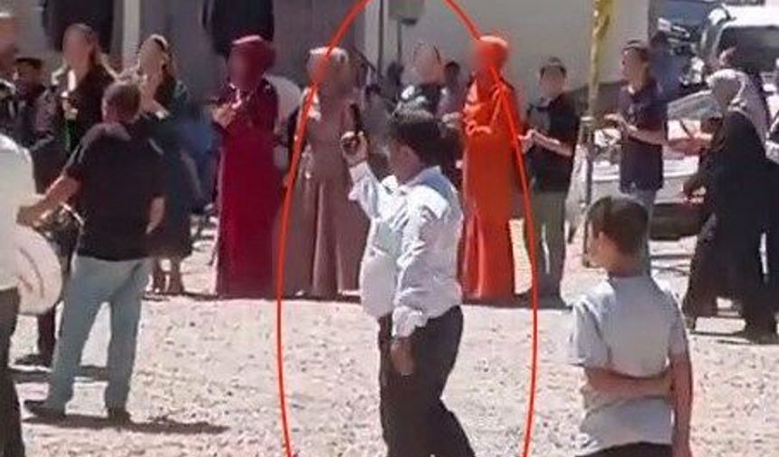 Gaziantep’te düğünde havaya ateş açan mahalle muhtarı tepki topladı