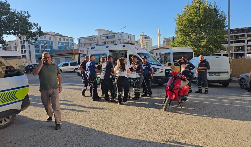 Gaziantep'te hafif ticari araç ile çarpışan motosikletli yaralandı