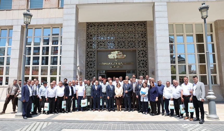 BAŞKAN ŞAHİN, ŞEHİTKAMİL MUHTARLARIYLA BİR ARAYA GELDİ