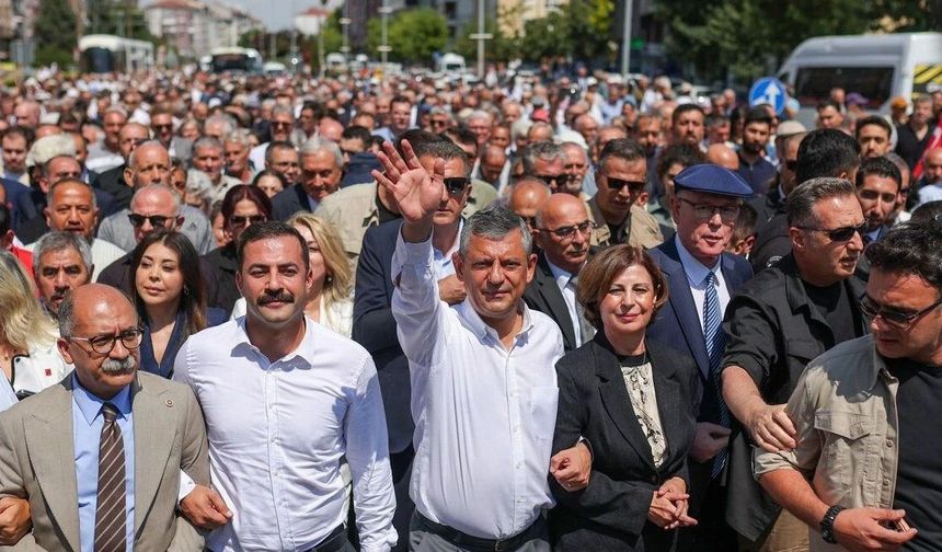 Özgür Özel'in Yeni Parti Hazırlığında Kritik Gün