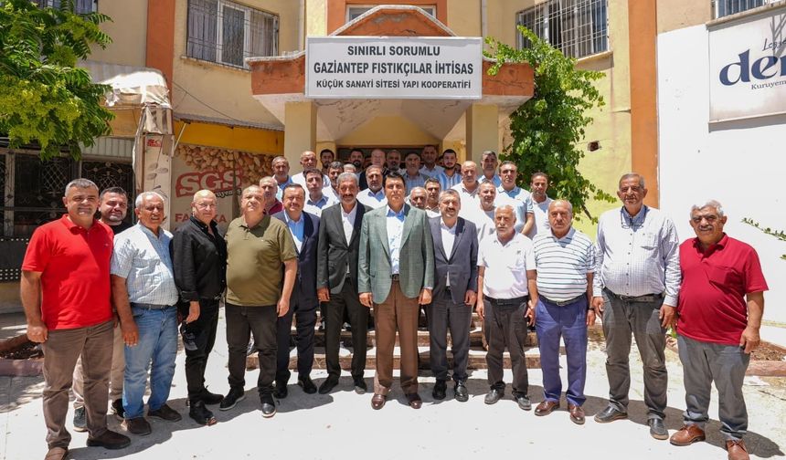 Yılmaz, fıstıkçılar sitesi esnafıyla buluştu