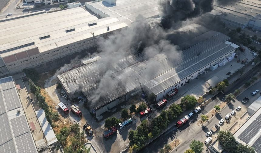 Gaziantep'te tekstil fabrikasındaki yangın dron ile görüntülendi