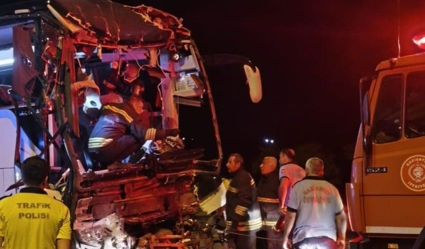 Gaziantep’te yolcu otobüsü tırla çarpıştı