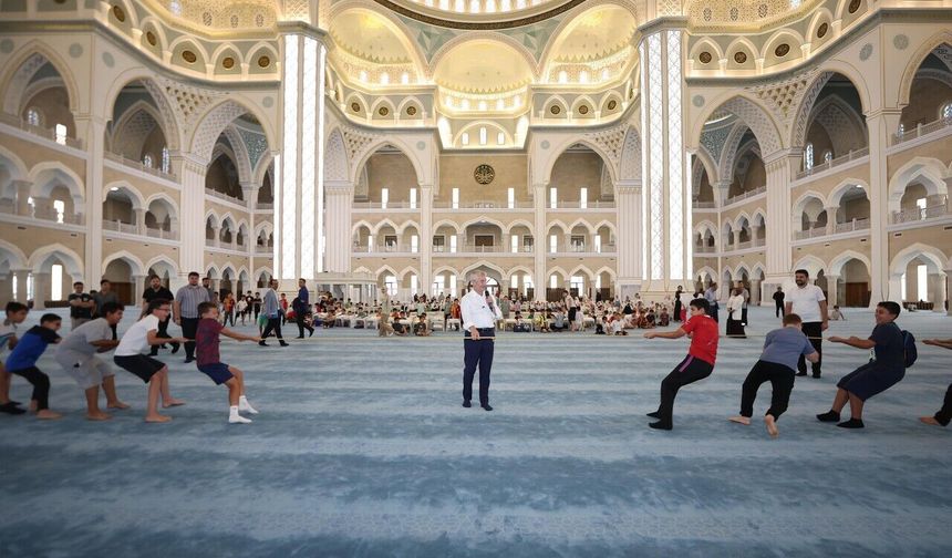 Şahinbey Millet Camii Yazın Çocuklarla Dolup Taşıyor