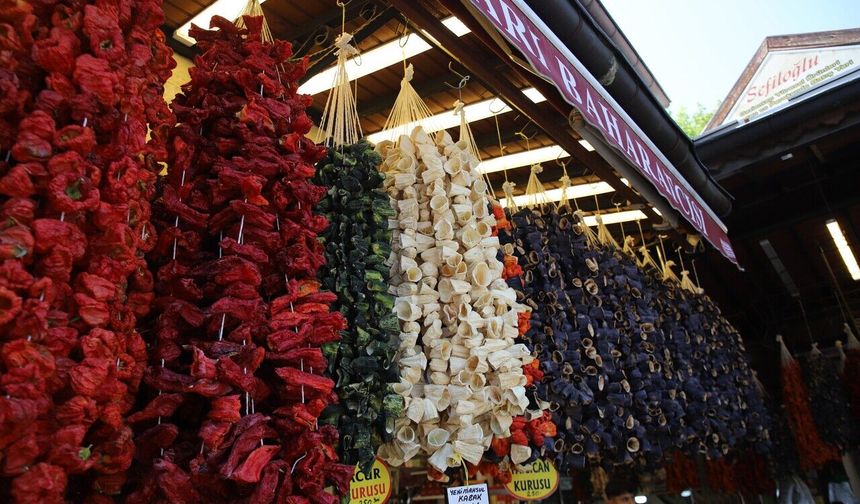Gaziantep'te kurutmalık sebzeler tezgahlarda yerini aldı