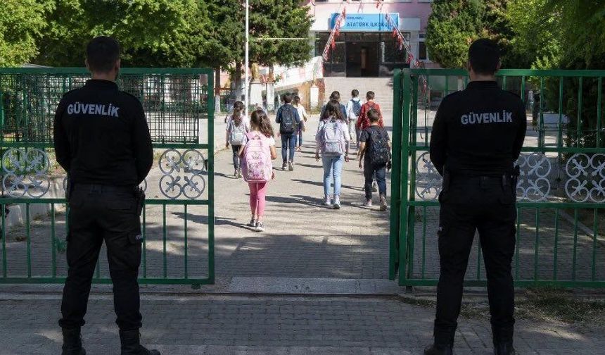 81 İlde Okullara 30 Bin Bahçe Görevlisi Alınacak