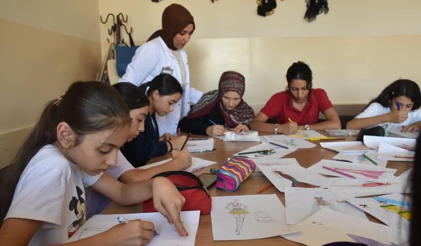 Şahinbey Belediyesi tesislerinde geleceğin tasarımcıları teknolojiyle yetişiyor