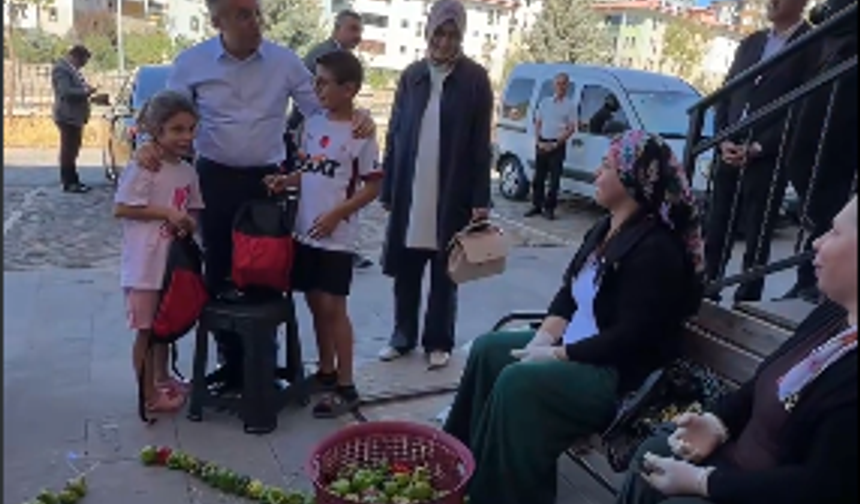 Gaziantep’te Vali Çeber’den Biber Dizme Geleneğine Eşlik