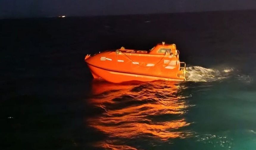 Silivri açıklarında gemilerin çarpışmasıyla ilgili bölgeden ilk fotoğraflar ortaya çıktı