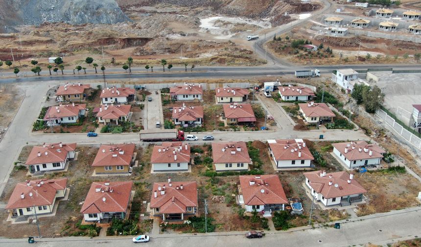 Villaları aratmayan köy evlerinin bahçesinde üretim