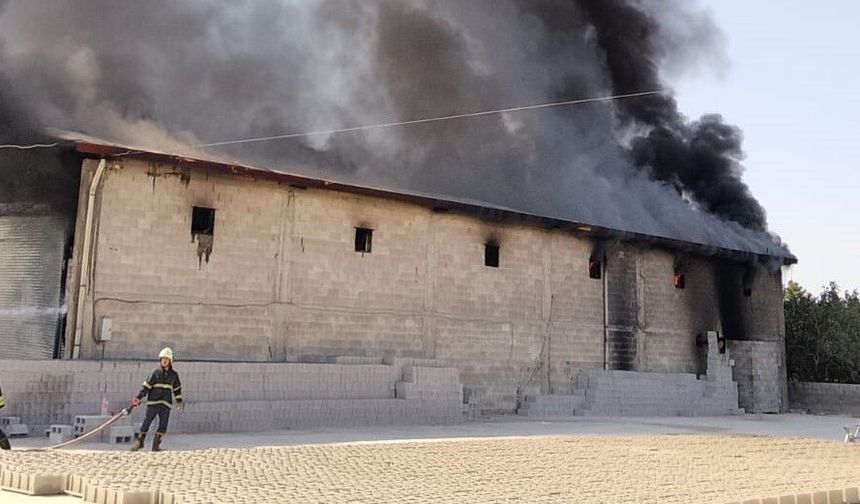 Gaziantep'te atık yağ tesisinde yangın: Ekiplerin müdahalesi sürüyor