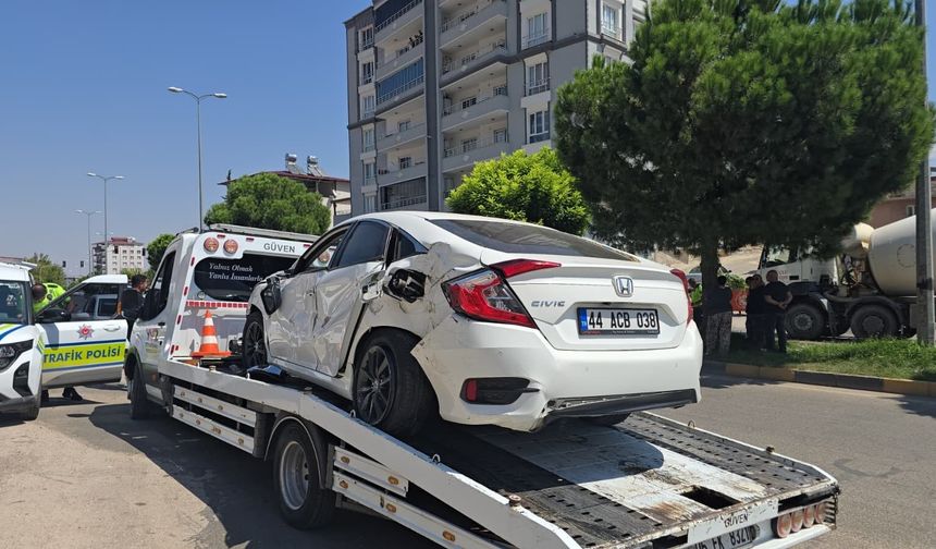 Gaziantep'te otomobil ile beton mikseri çarpıştı: 4 yaralı