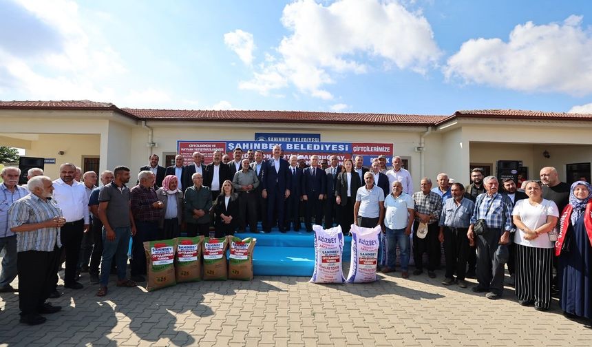 Şahinbey Belediyesi'nden çiftçilere bin 800 ton tohum desteği