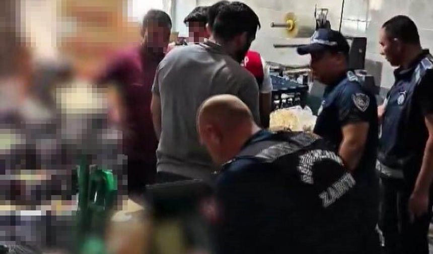 Gaziantep'te bozulmuş, tarihi geçmiş ve değiştirilmiş 2 kamyon cips ve şekerleme ele geçirildi