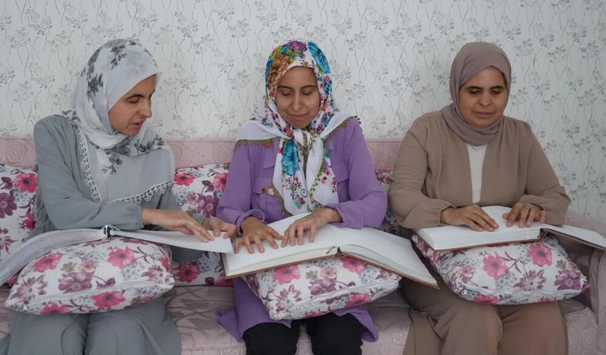 Görme engelli 3 kardeş azimle üniversiteyi kazandı