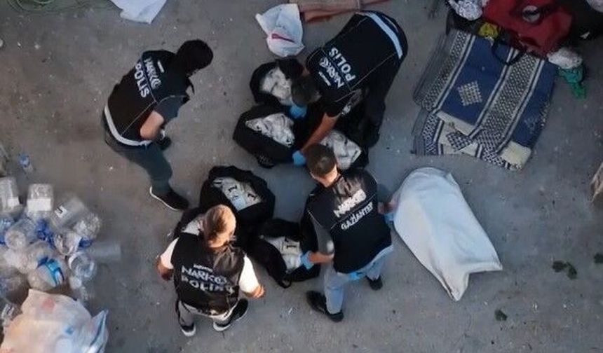 Gaziantep'te 8 valiz dolusu 572 bin adet yasaklı madde hap ele geçirildi: 3 gözaltı
