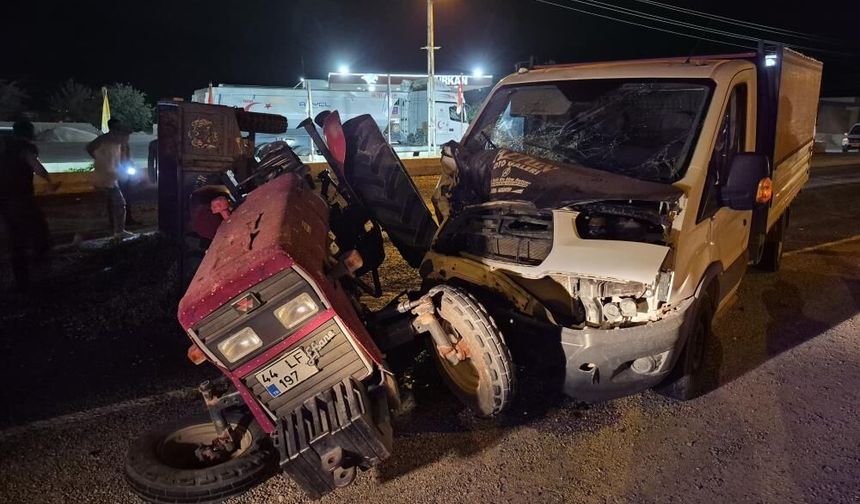 Gaziantep’te kamyonet ile traktör çarpıştı: 3 yaralı