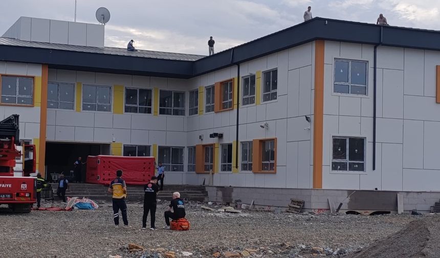 İslahiye’de 4 İşçi Okul Çatısında Eylem Başlattı