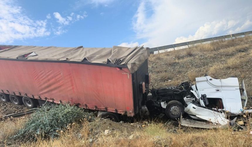 Gaziantep'te tır şarampole uçtu: Sürücü yaralandı