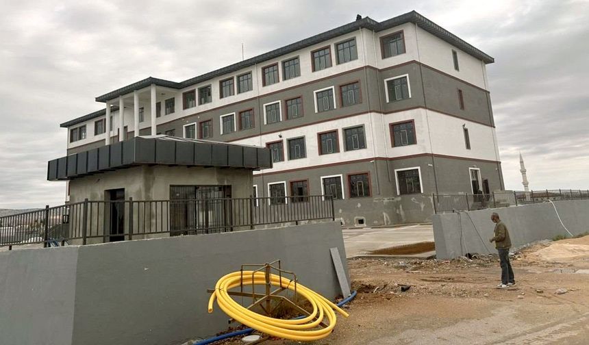 Araban TOKİ alanındaki 32 derslikli okul inşaatında sona gelindi