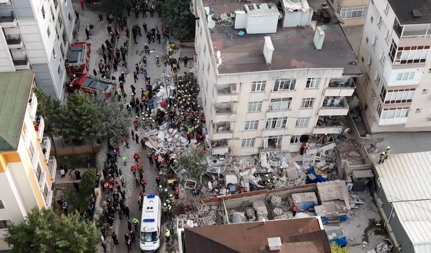 Maltepe'de çöken binada arama kurtarma çalışmaları devam ediyor