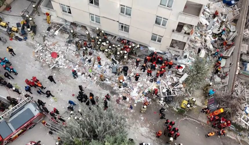 Maltepe'de çöken 7 katlı binadan 5 kişi çıkarıldı
