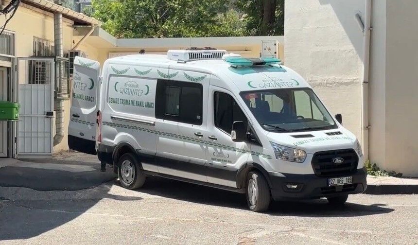 Gaziantep'te 5'inci kattan düşen çocuk kurtarılamadı
