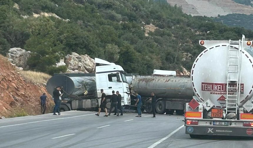 Gaziantep'te 2 tanker çarpıştı: Sürücüler yaralandı