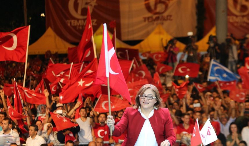 Şahin: "Cumhuriyet, ortak geleceğimizin ve milli iradenin en güçlü teminatıdır"