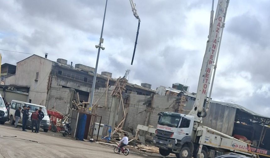 Gaziantep'te beton dökümü sırasında ahşap kalıp çöktü