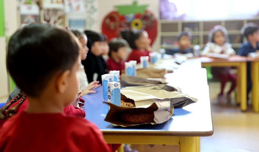 Minik Öğrencilerin Sofrasına Büyükşehir Eli